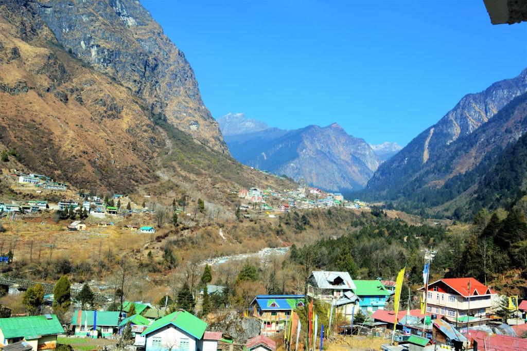 Лачунг: Rufina Lachung De'Crown