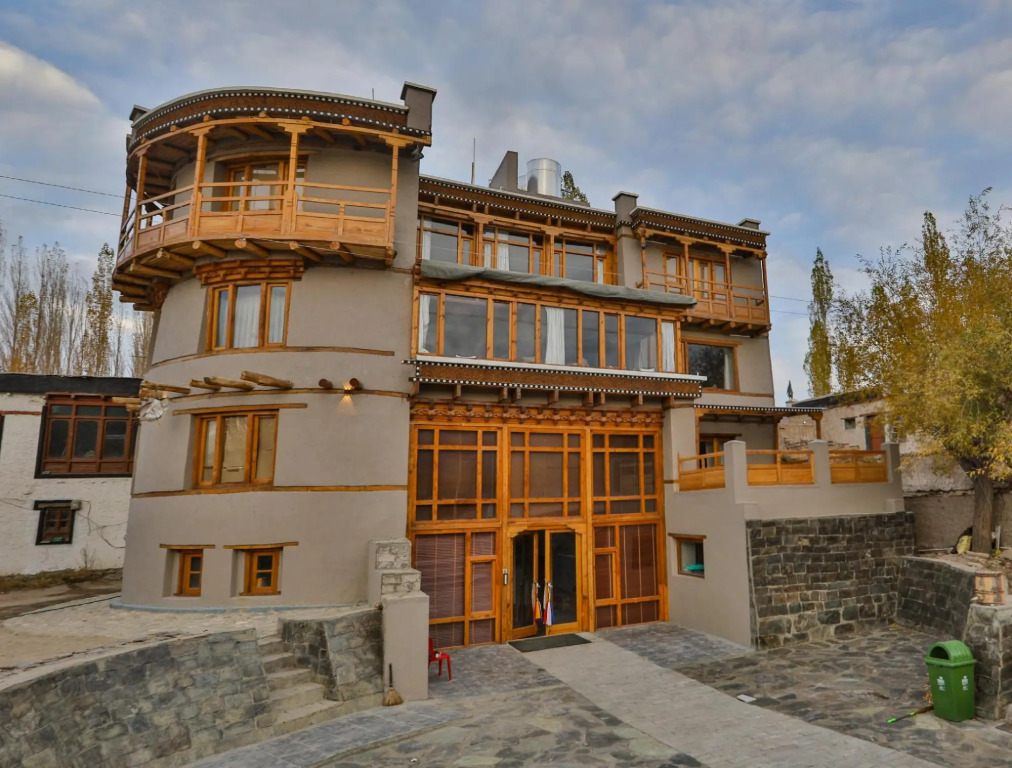 Лех: Dakpa House