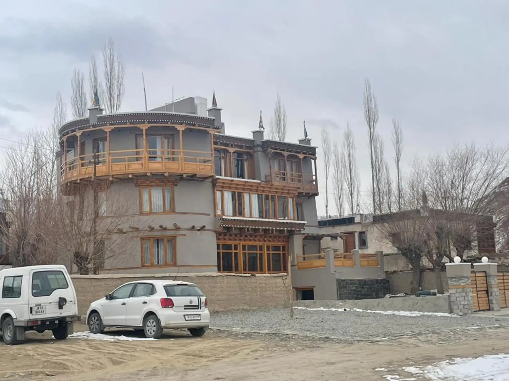 Лех: Dakpa House