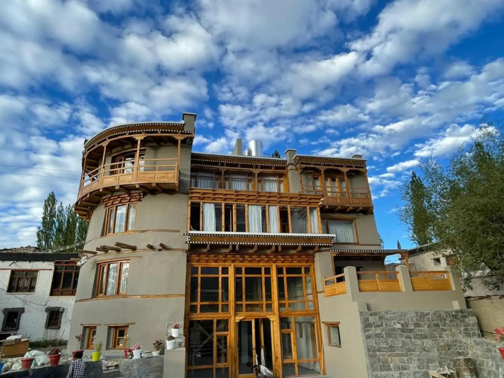 Лех: Dakpa House