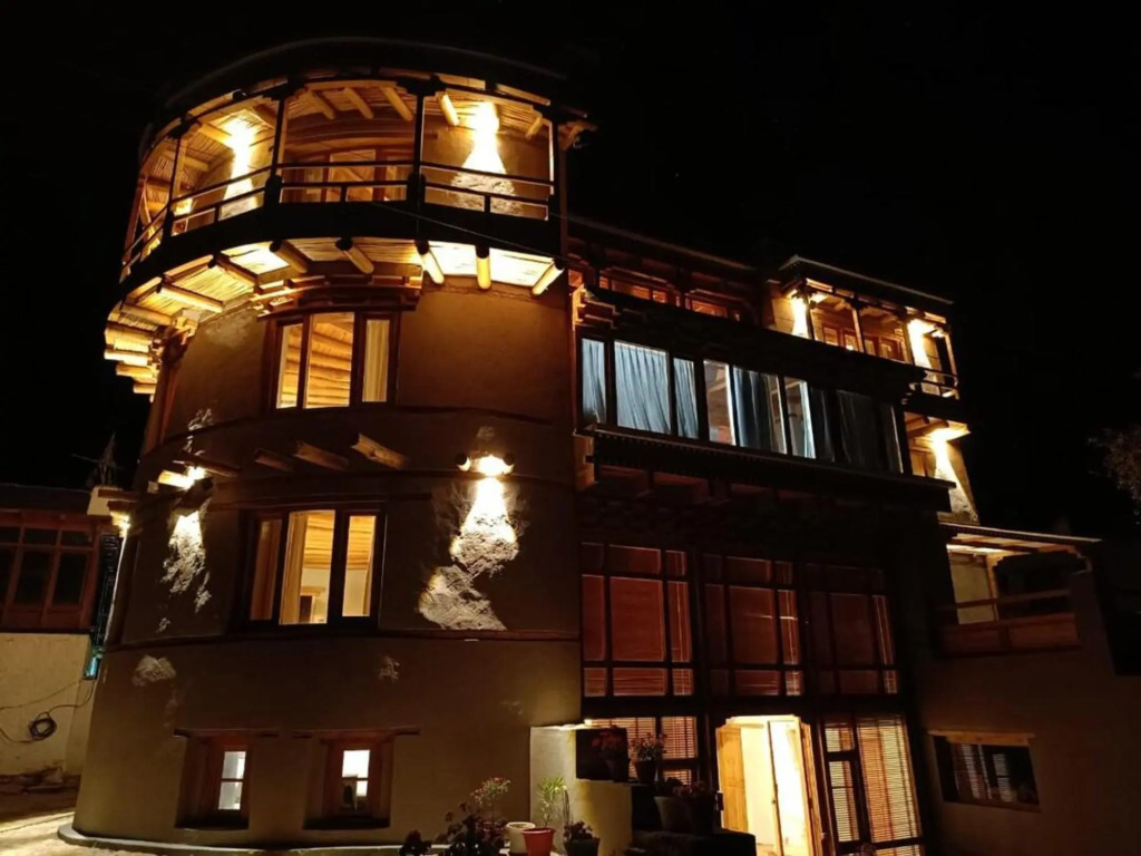 Лех: Dakpa House