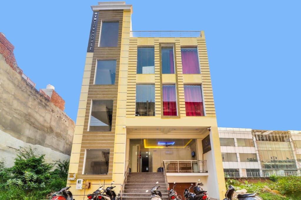 Агра: Collection O 701138 Hotel Golden Grand