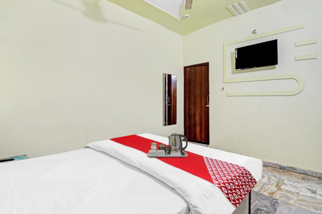 Агра: Oyo Flagship 700134 Hotel A Star