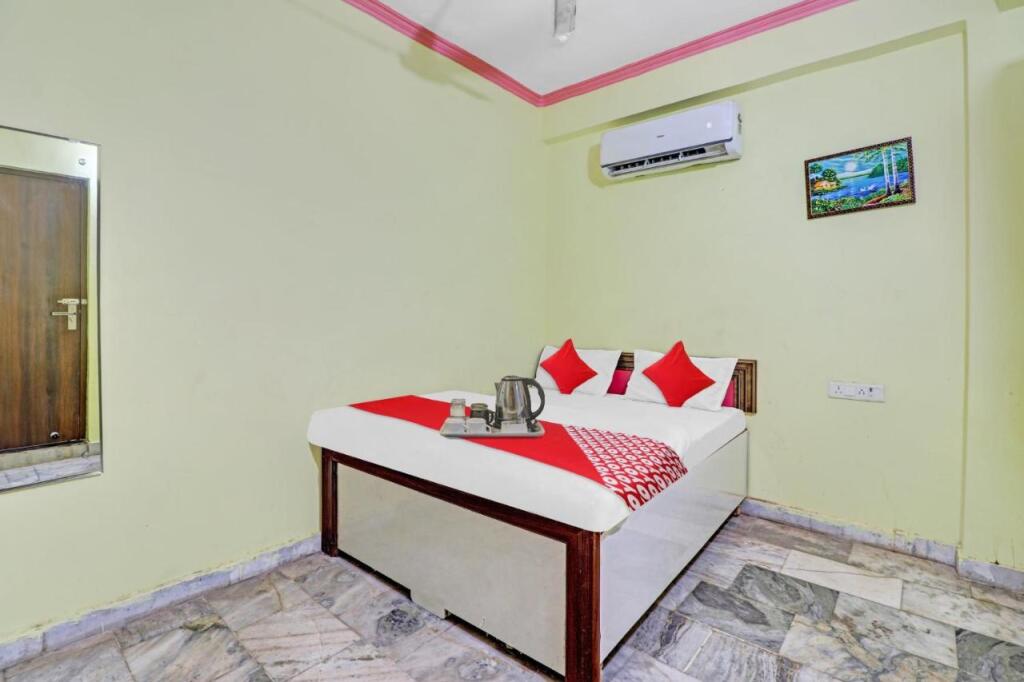 Агра: Oyo Flagship 700134 Hotel A Star