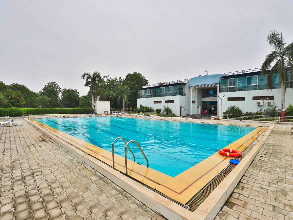 Гандхинагар: Infocity Club And Resort