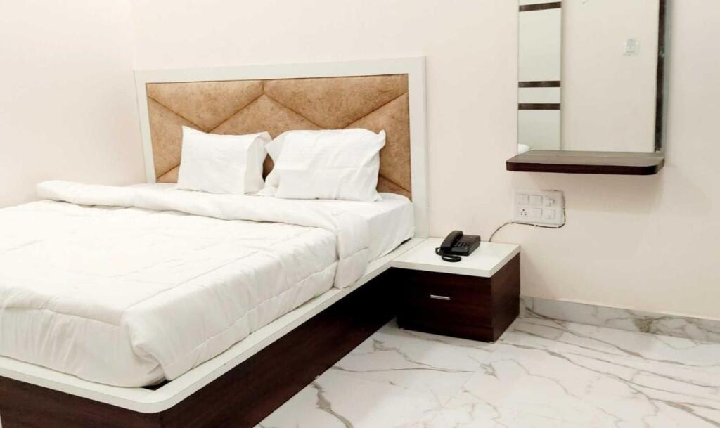 Aligarh: OYO 701490 Hotel Sharma Ji Inn