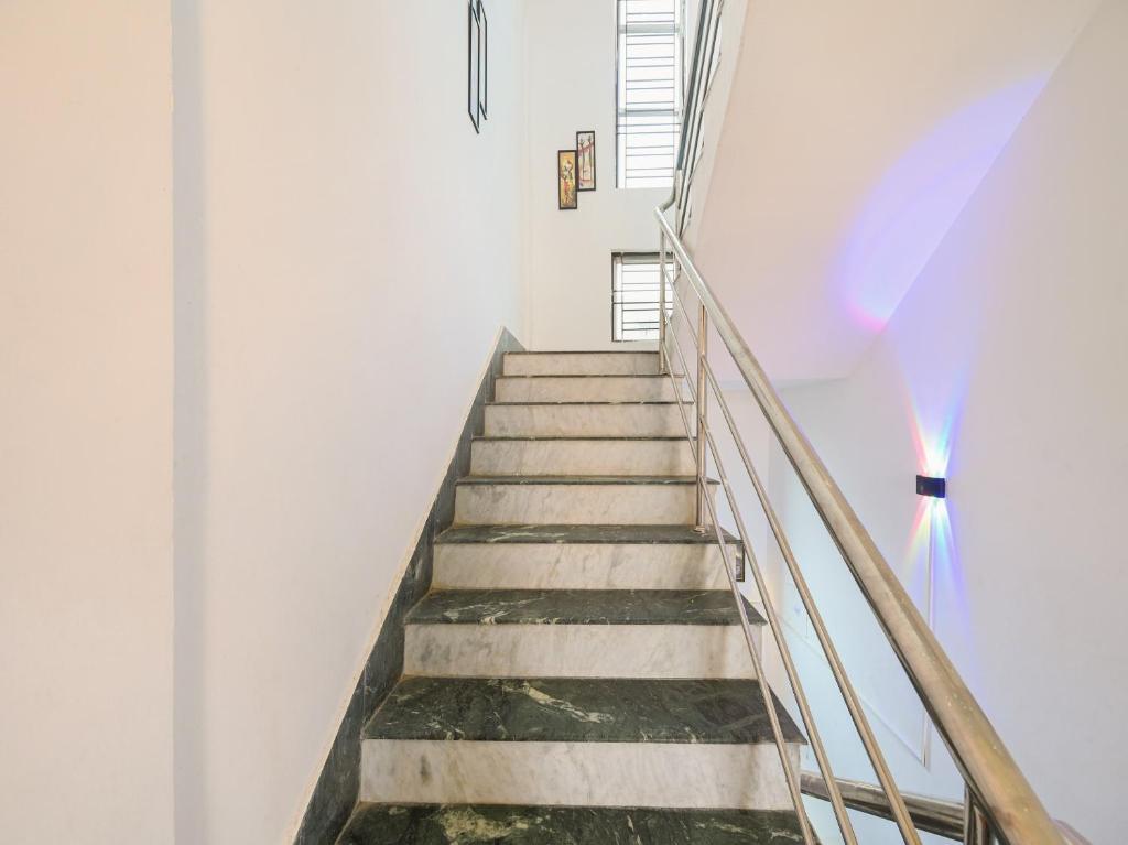 Бхубанешвар: OYO 84476 Hotel R Inn