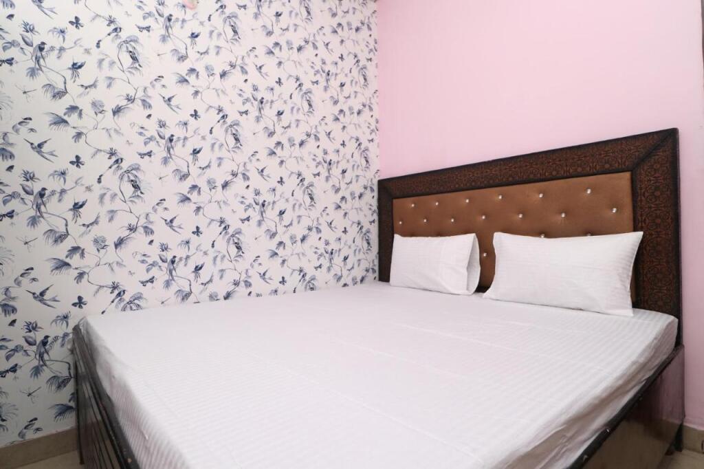 Чандигарх: Oyo Flagship 701061 Hotel Arya