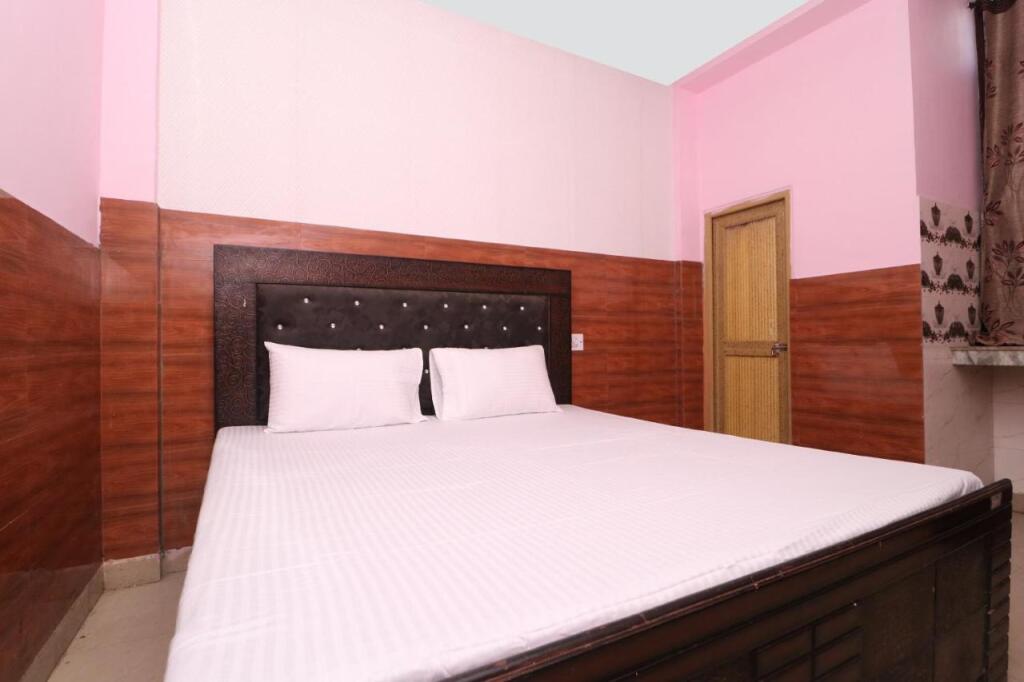 Чандигарх: Oyo Flagship 701061 Hotel Arya
