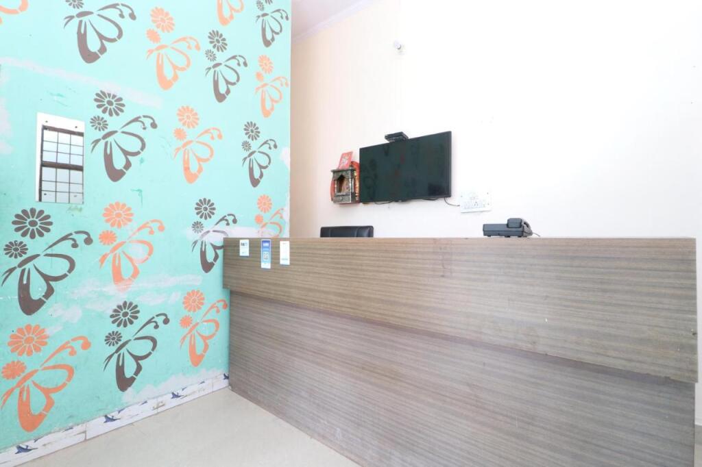 Чандигарх: Oyo Flagship 701061 Hotel Arya