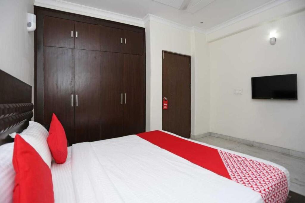 Фаридабад: Oyo Flagship 700564 Grand Inn Residency