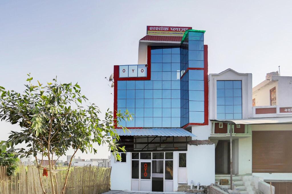 Большая Нойда: OYO 81465 Shashank Plaza