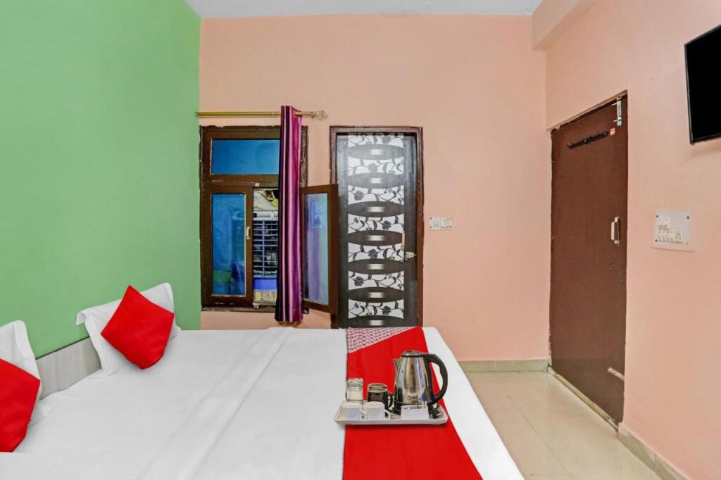 Гуруграм: Oyo Flagship 701876 Second Home Guest House