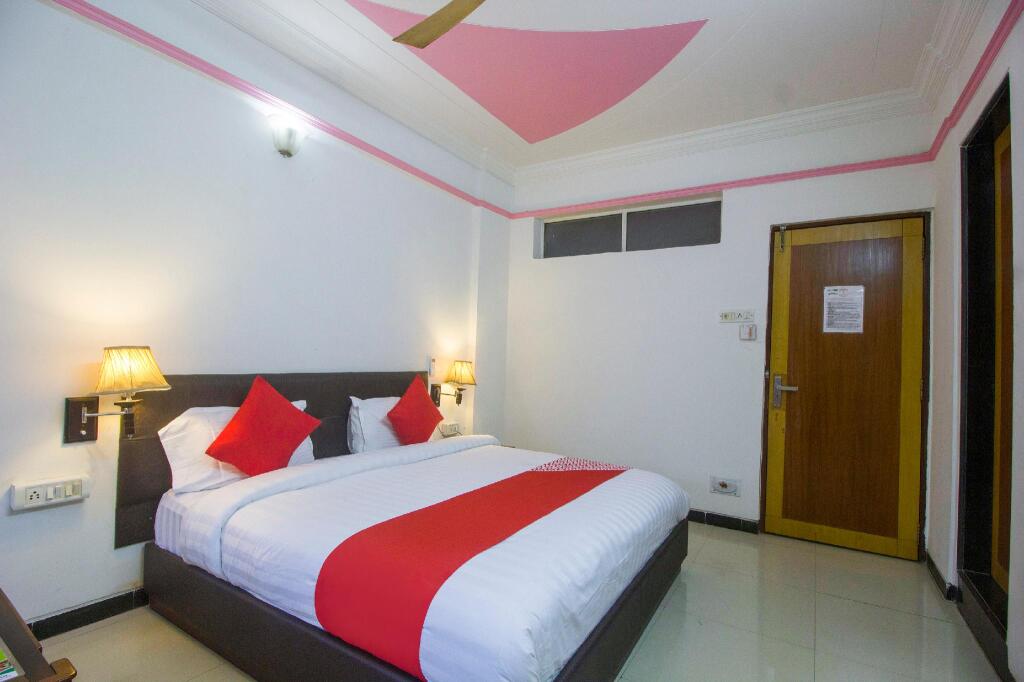 Нашик: OYO Flagship 14803 Hotel Silver Inn
