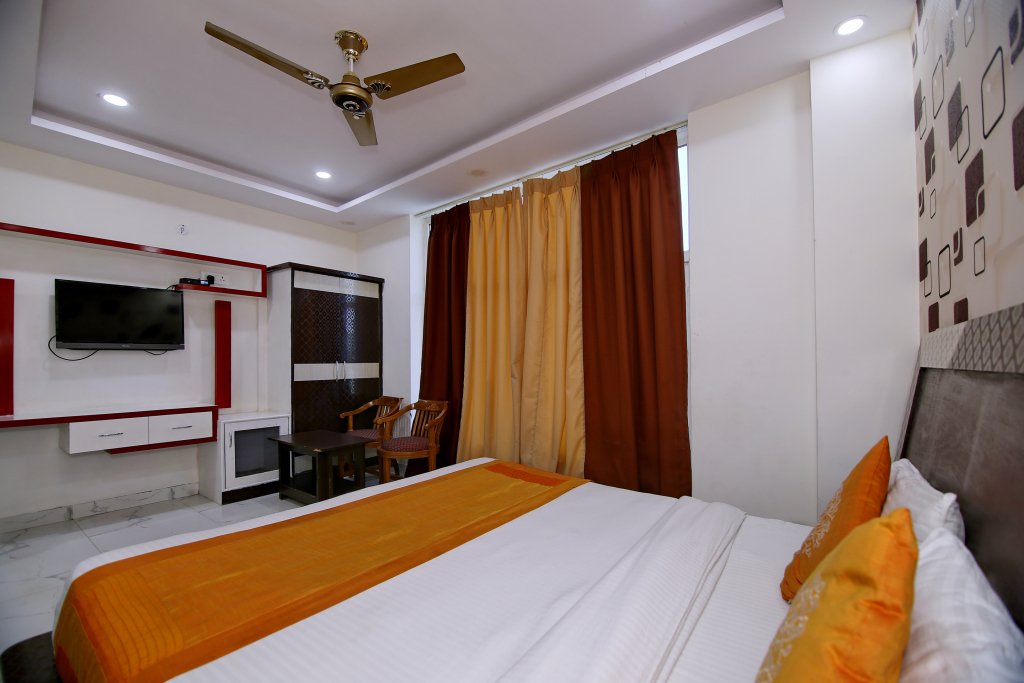 Нойда: OYO 8764 Hotel Green View Palace