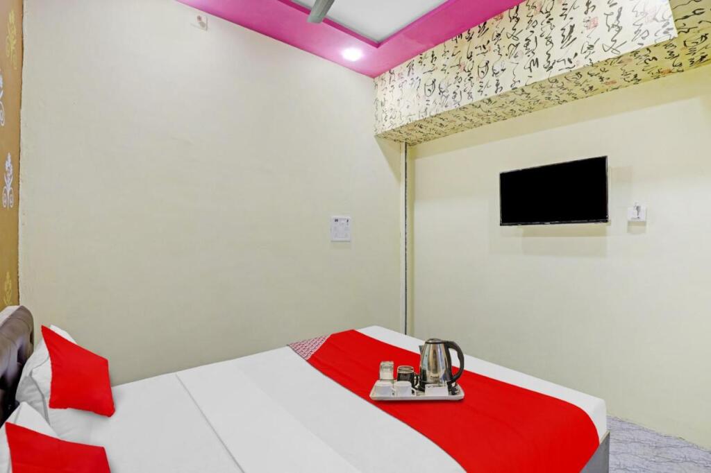 Сурат: Oyo Flagship 701114 Rd Hotel