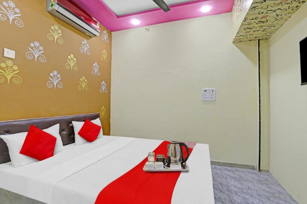 Сурат: Oyo Flagship 701114 Rd Hotel