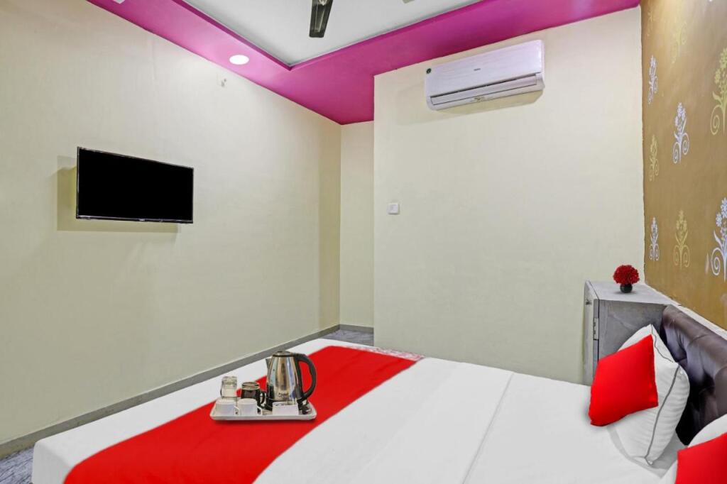Сурат: Oyo Flagship 701114 Rd Hotel