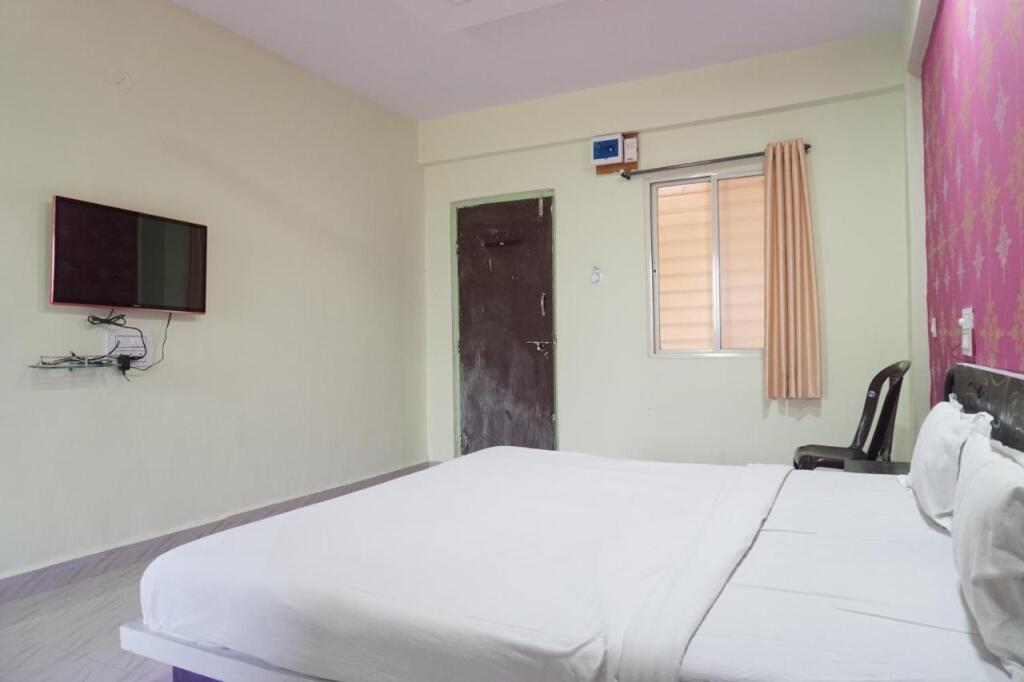 Пуна: OYO 86266 Hotel Golden Lodge