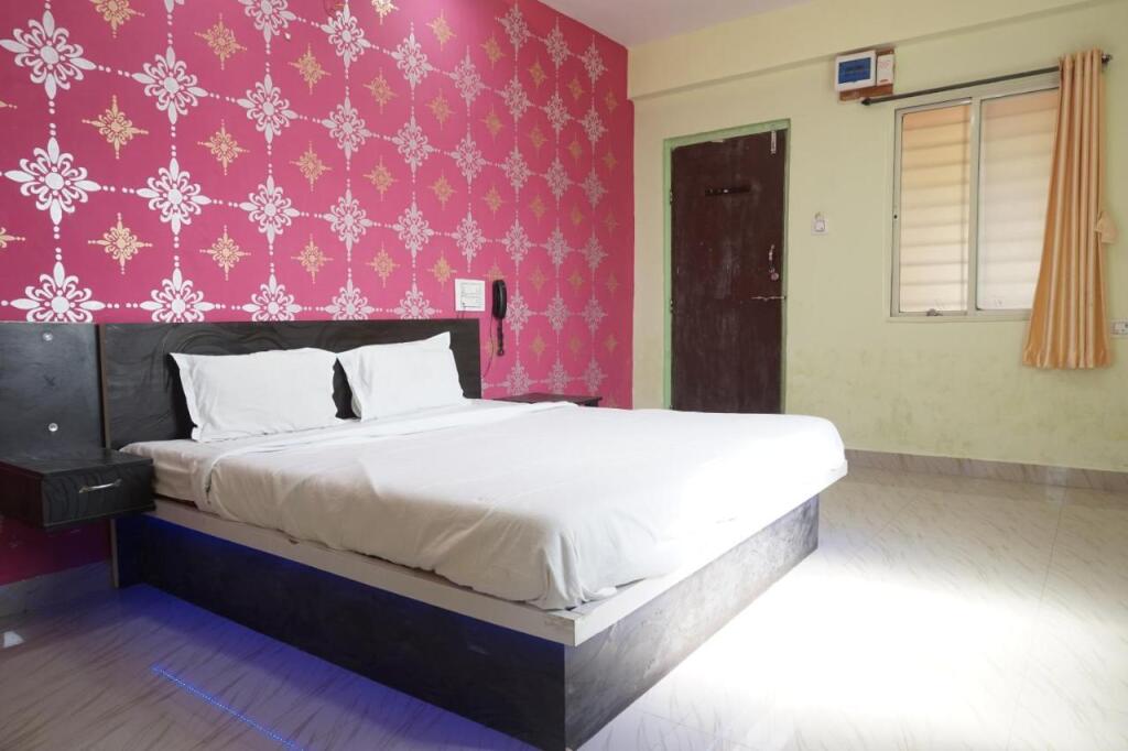 Пуна: OYO 86266 Hotel Golden Lodge