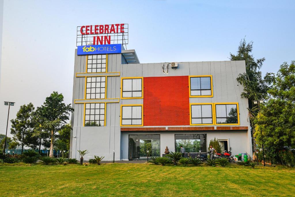 Индаур: Fabhotel Celebrate Inn