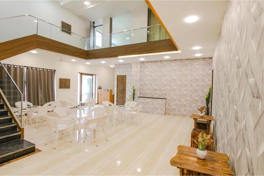 Лудхиана: FabHotel Sky Lark Farm