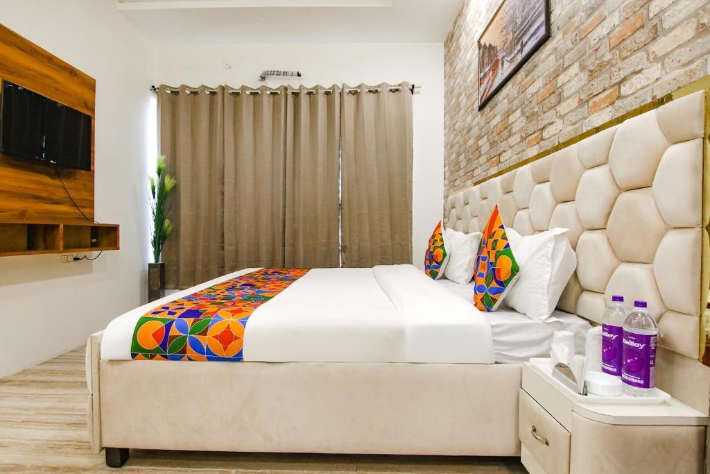Лудхиана: FabHotel Sky Lark Farm