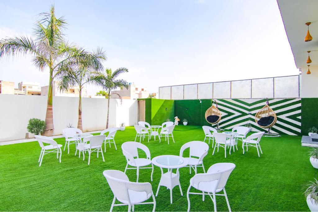 Лудхиана: FabHotel Sky Lark Farm