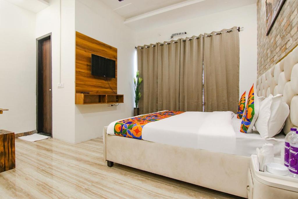 Лудхиана: FabHotel Sky Lark Farm