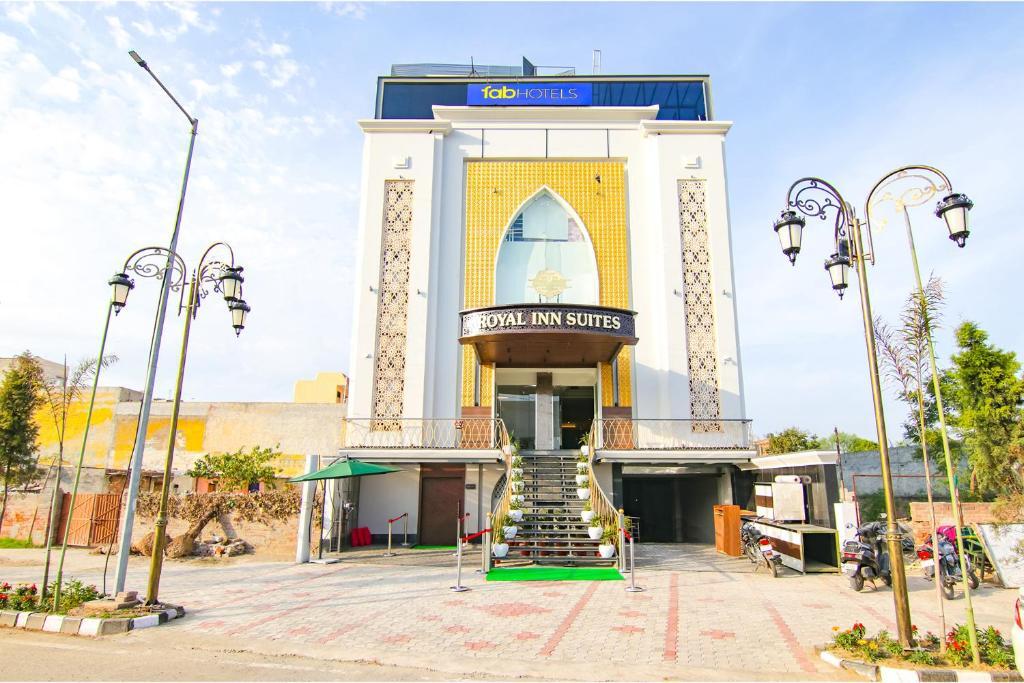 Лудхиана: Fabhotel Prime Royal Inn Suites