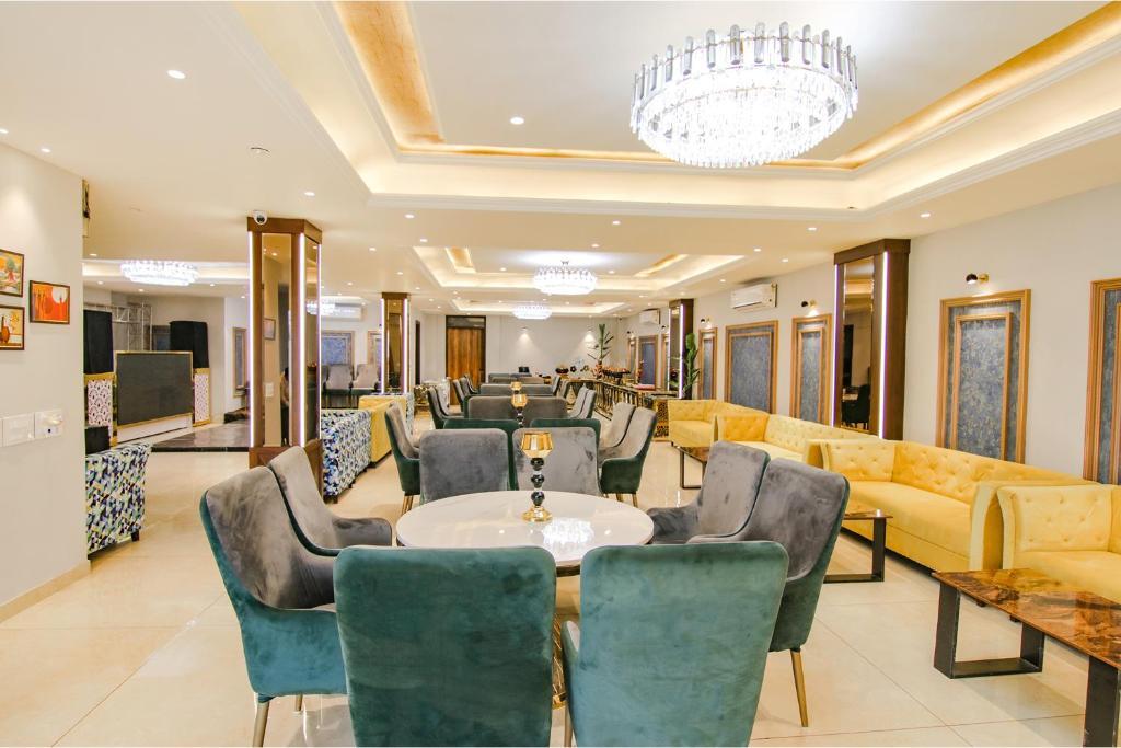 Лудхиана: Fabhotel Prime Royal Inn Suites