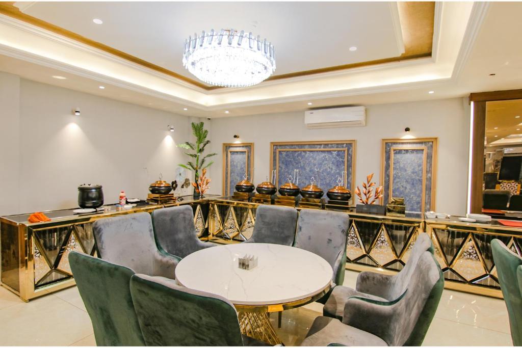 Лудхиана: Fabhotel Prime Royal Inn Suites