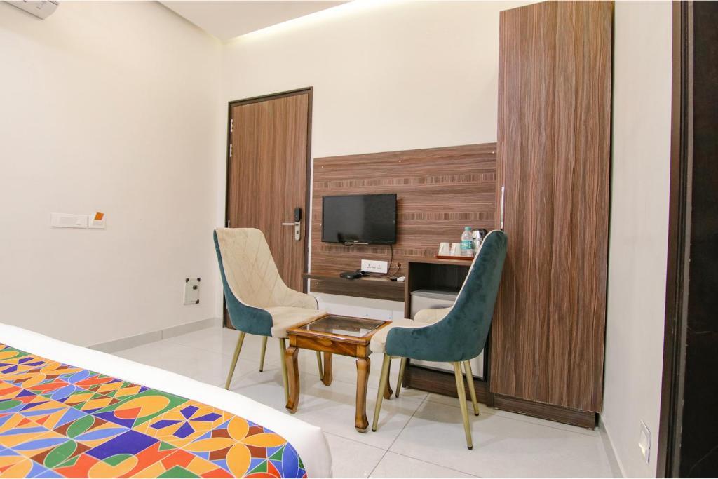 Лудхиана: Fabhotel Prime Royal Inn Suites