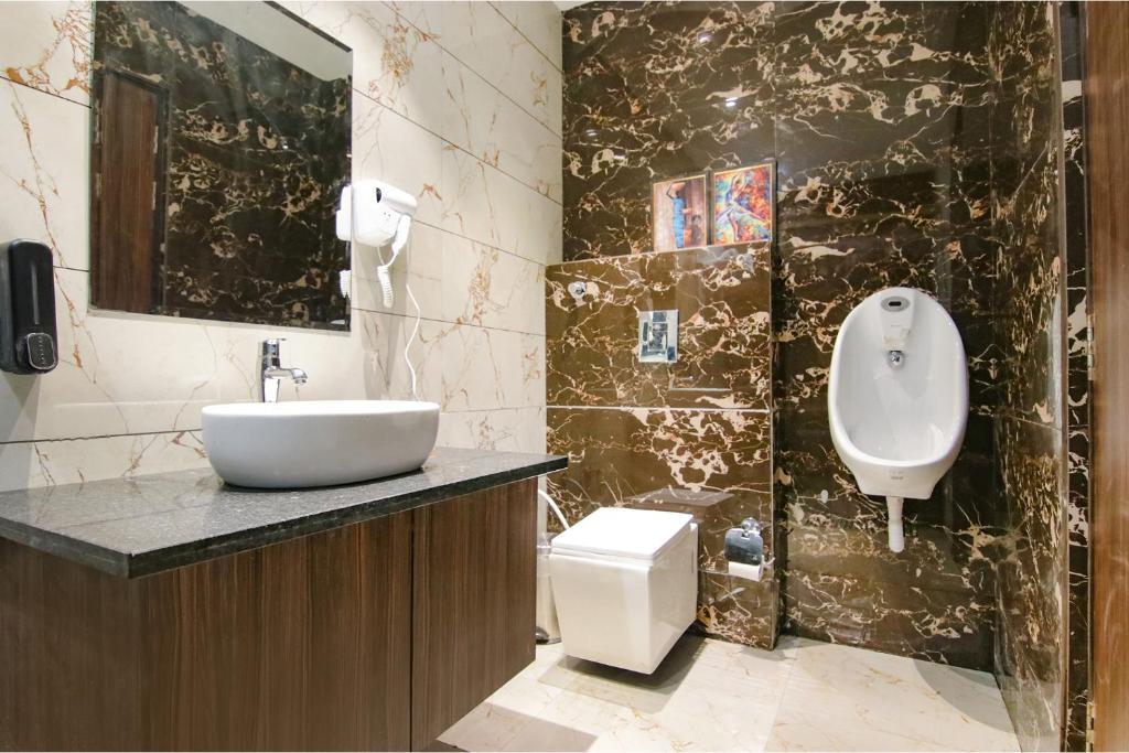 Лудхиана: Fabhotel Prime Royal Inn Suites