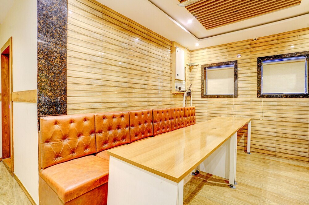 Мумбаи: FabHotel Indore Palace