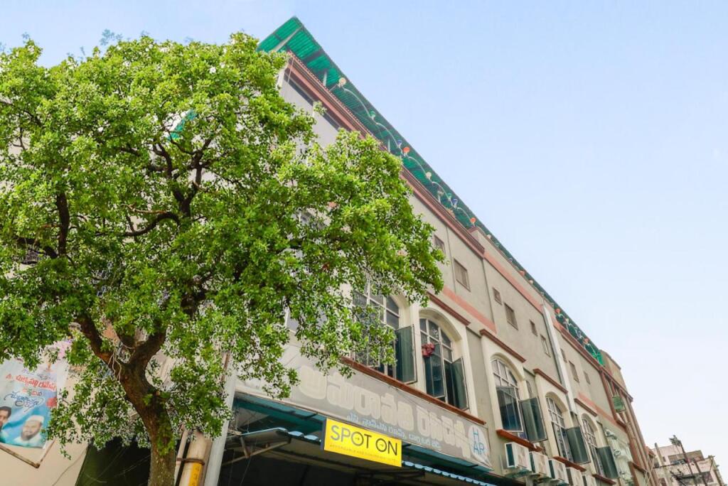 Гунтур: Spot on 700249 Hotel Amaravathi Residency