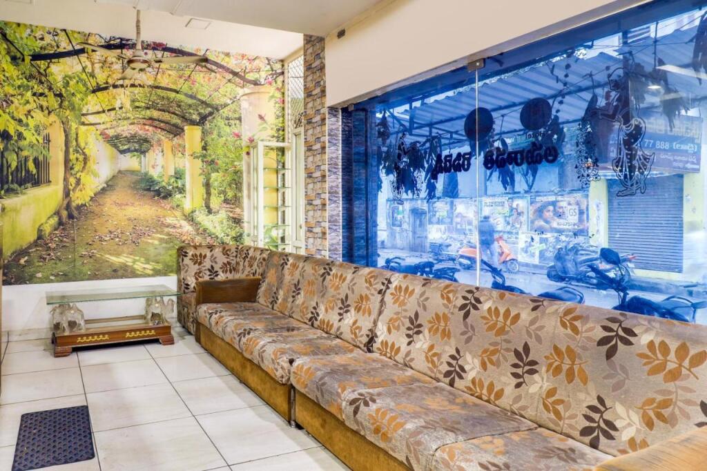 Гунтур: Spot on 700249 Hotel Amaravathi Residency