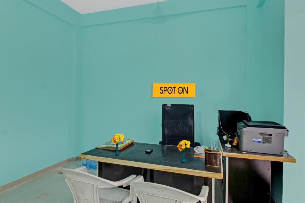 Нагпур: Spot on 700247 Utkarsh Inn