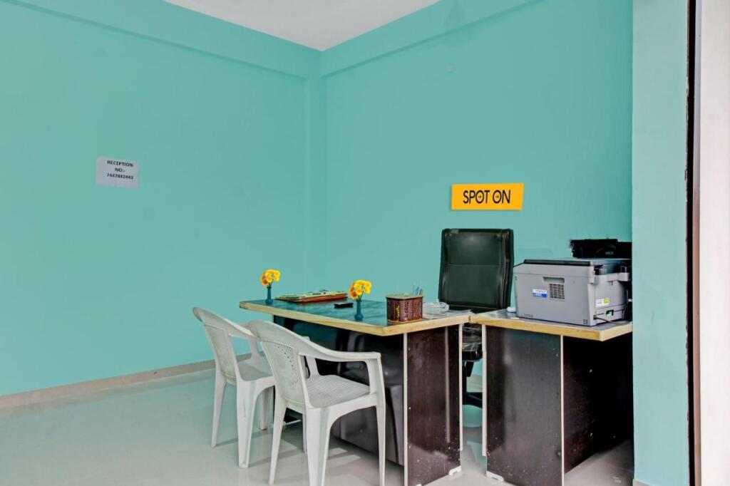 Нагпур: Spot on 700247 Utkarsh Inn