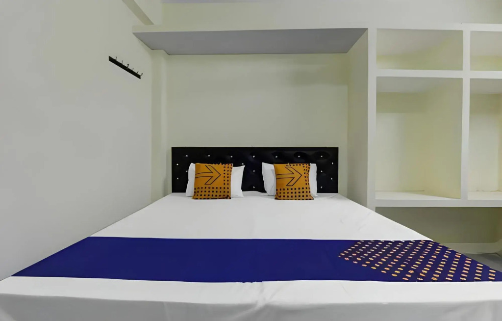 Праяградж: SPOT ON 91946 Hotel Anmol Stay