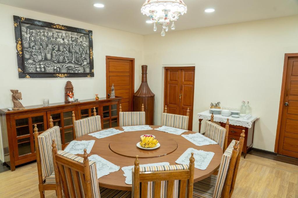 Салем: The Inglewood Bungalow