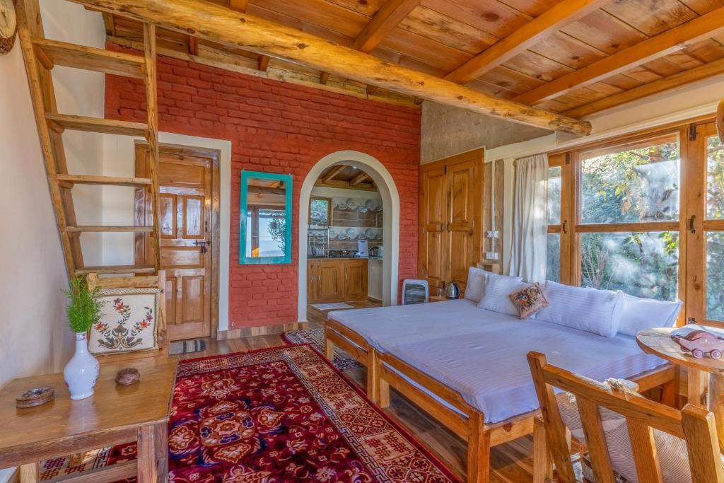 Наинитал: SaffronStays Altura, Mukteshwar - pahadi meals served at this pet-friendly orchard villa