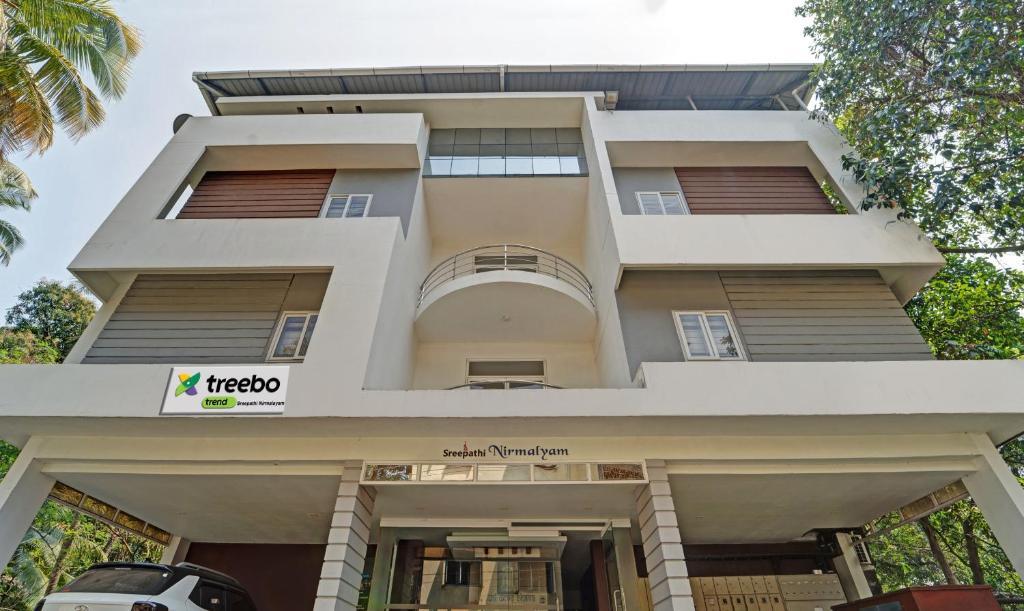 Гуруваюр: Treebo Sreepathi Nirmalyam - 400 Mtr From Guruvayoor Temple