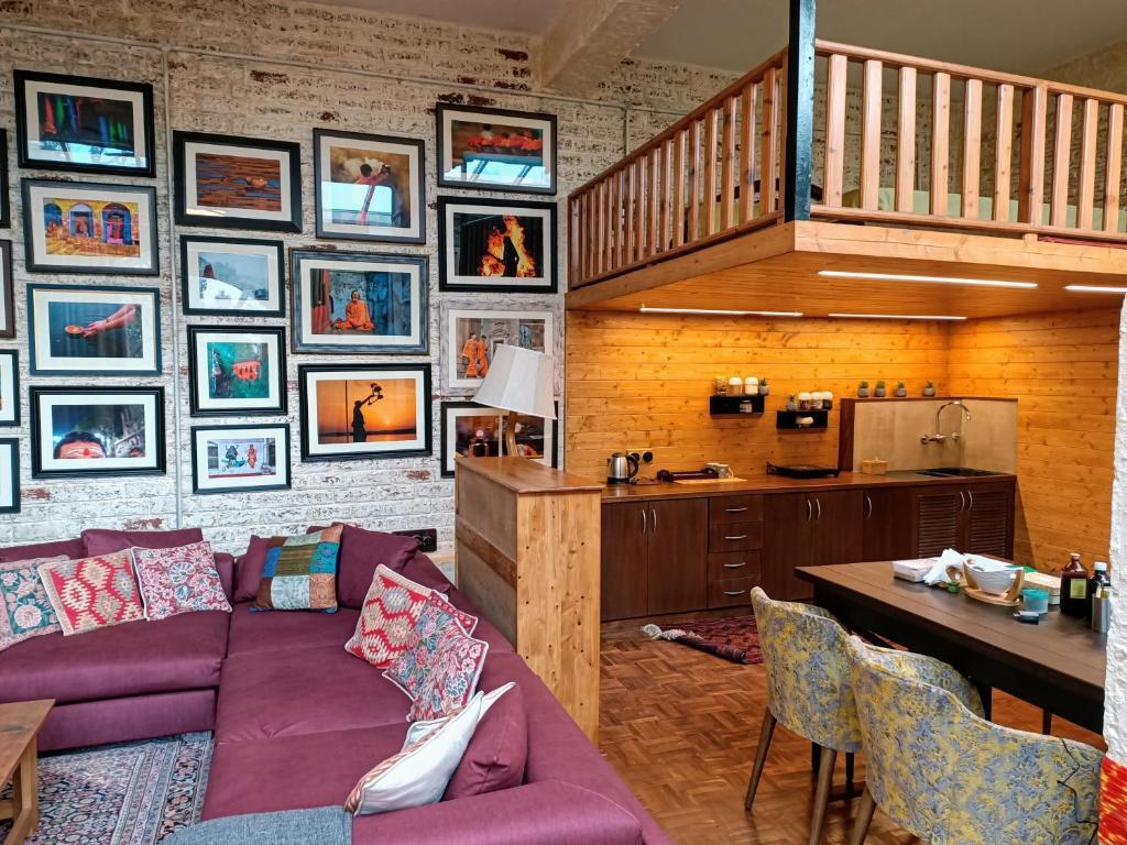 Куфри: Saffronstays Ekam Walnut Suite, Chail