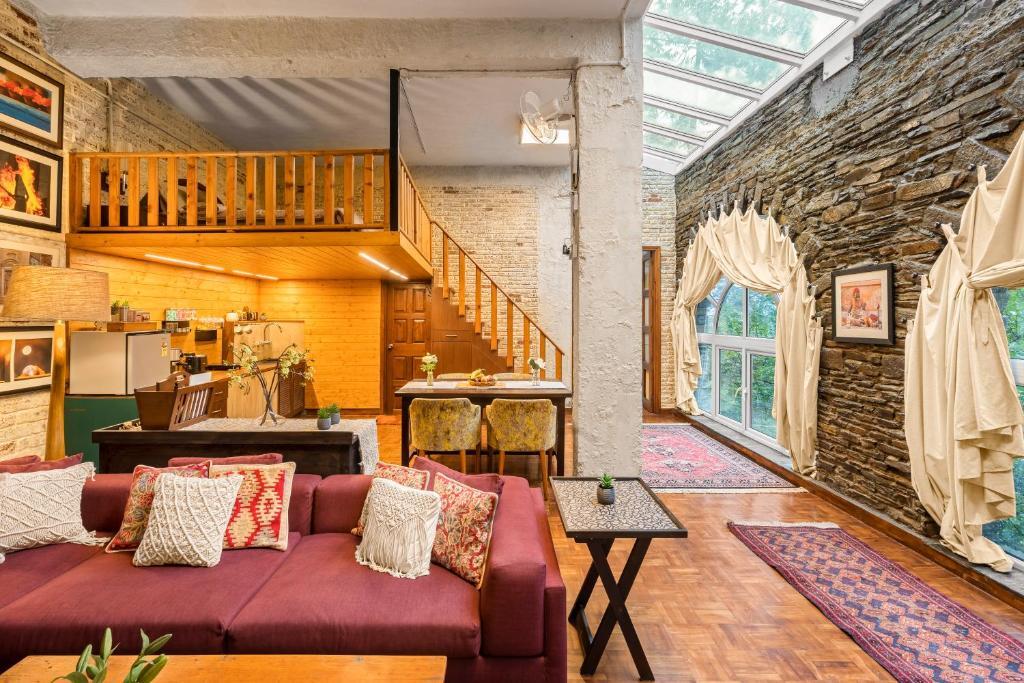 Куфри: Saffronstays Ekam Walnut Suite, Chail
