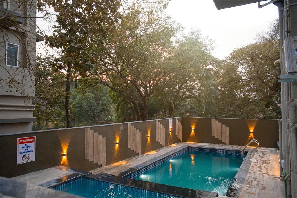 Лонавала: SaffronStays The Fusion, Lonavala - pool villa with hip interiors and indoor games