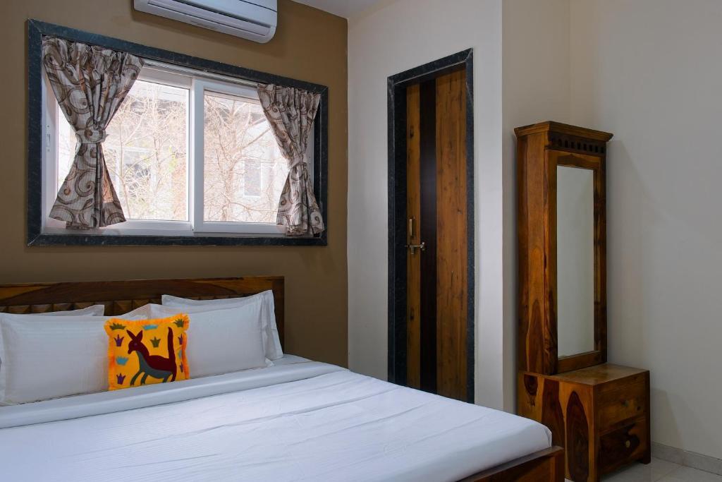 Лонавала: SaffronStays The Fusion, Lonavala - pool villa with hip interiors and indoor games