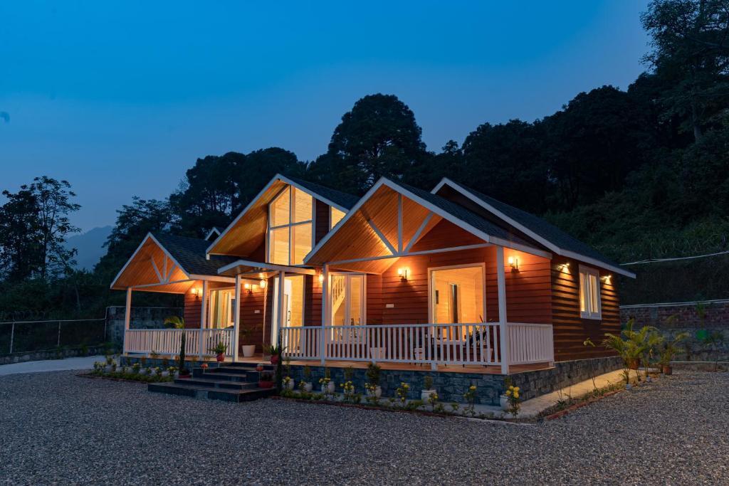 Массури: SaffronStays Cottage Glade, Dehradun - luxury wooden cottage