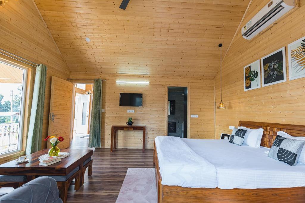 Массури: SaffronStays Cottage Glade, Dehradun - luxury wooden cottage