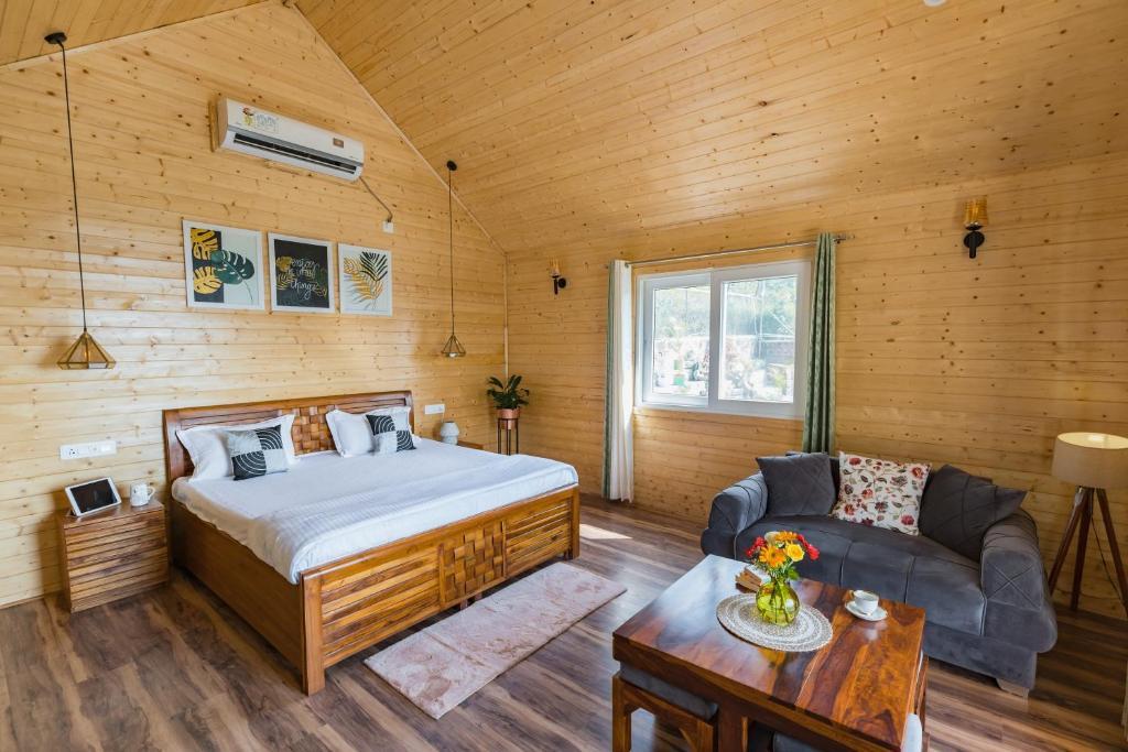 Массури: SaffronStays Cottage Glade, Dehradun - luxury wooden cottage